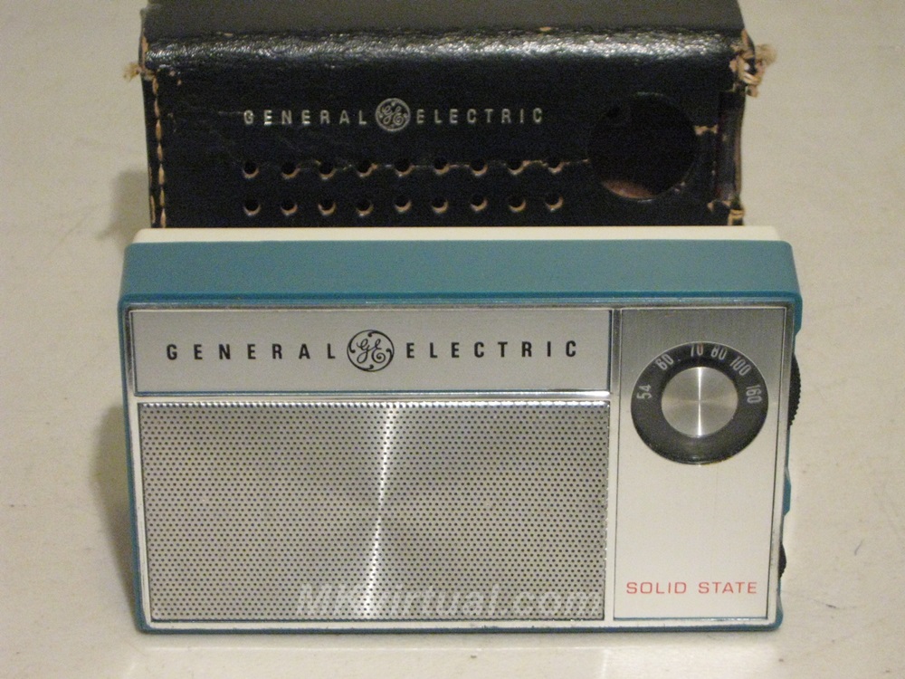 General Electric transistor pocket radio