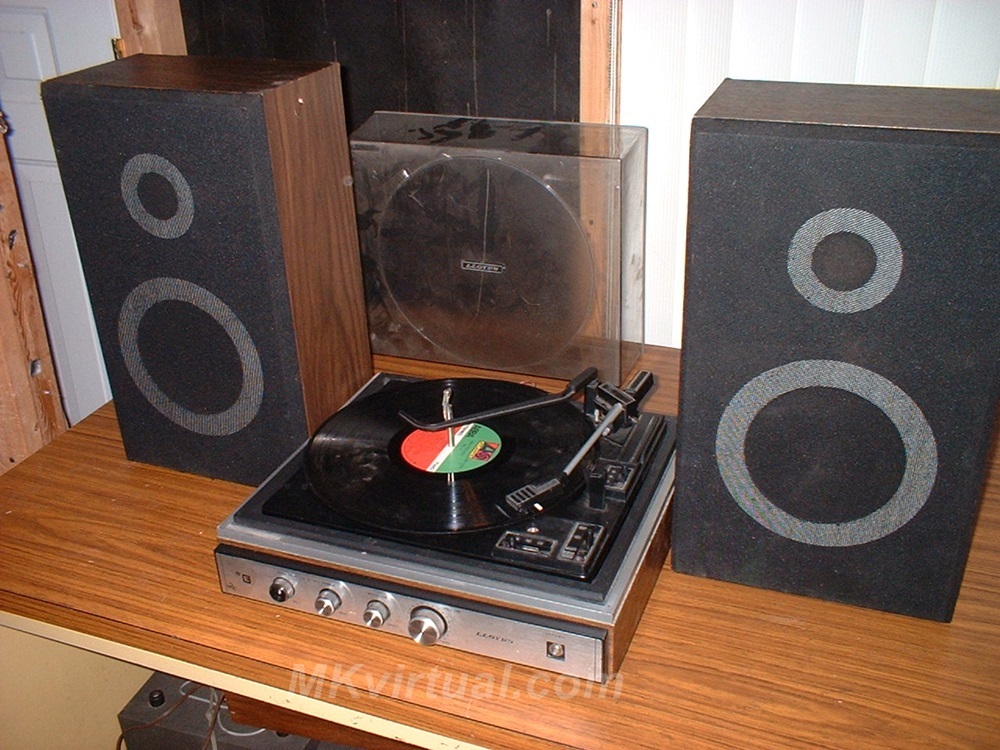 Lloyds stereo turntable system